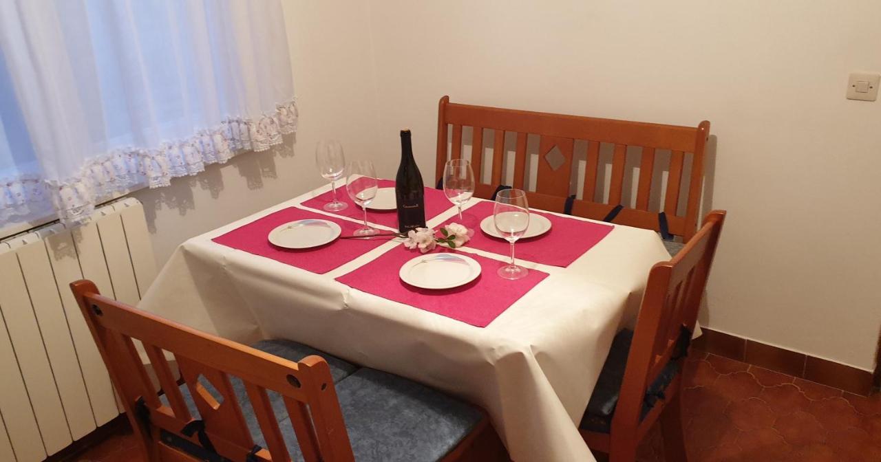 Sweet Apartment In Pomer Ngoại thất bức ảnh